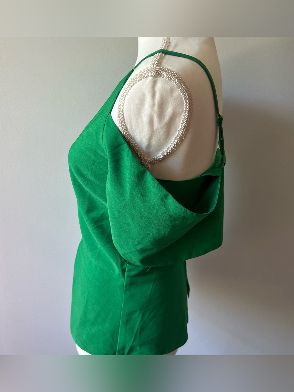 Anthropologie’s Lulumari Kelly Green Asymmetrical Structured Blouse Top Size S - Picture 3 of 5